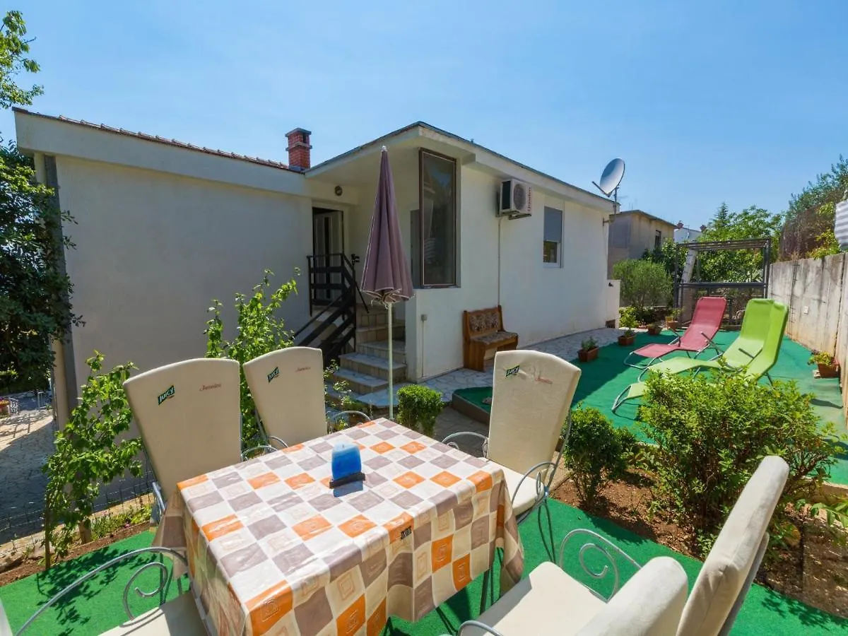 Apartments Adrasteja Dramalj 0*,
